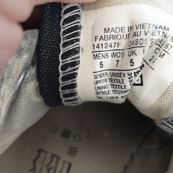 Converse All Star Crossword Puzzle Pattern Sneakers Size 7 Women - Picture 6 of 6